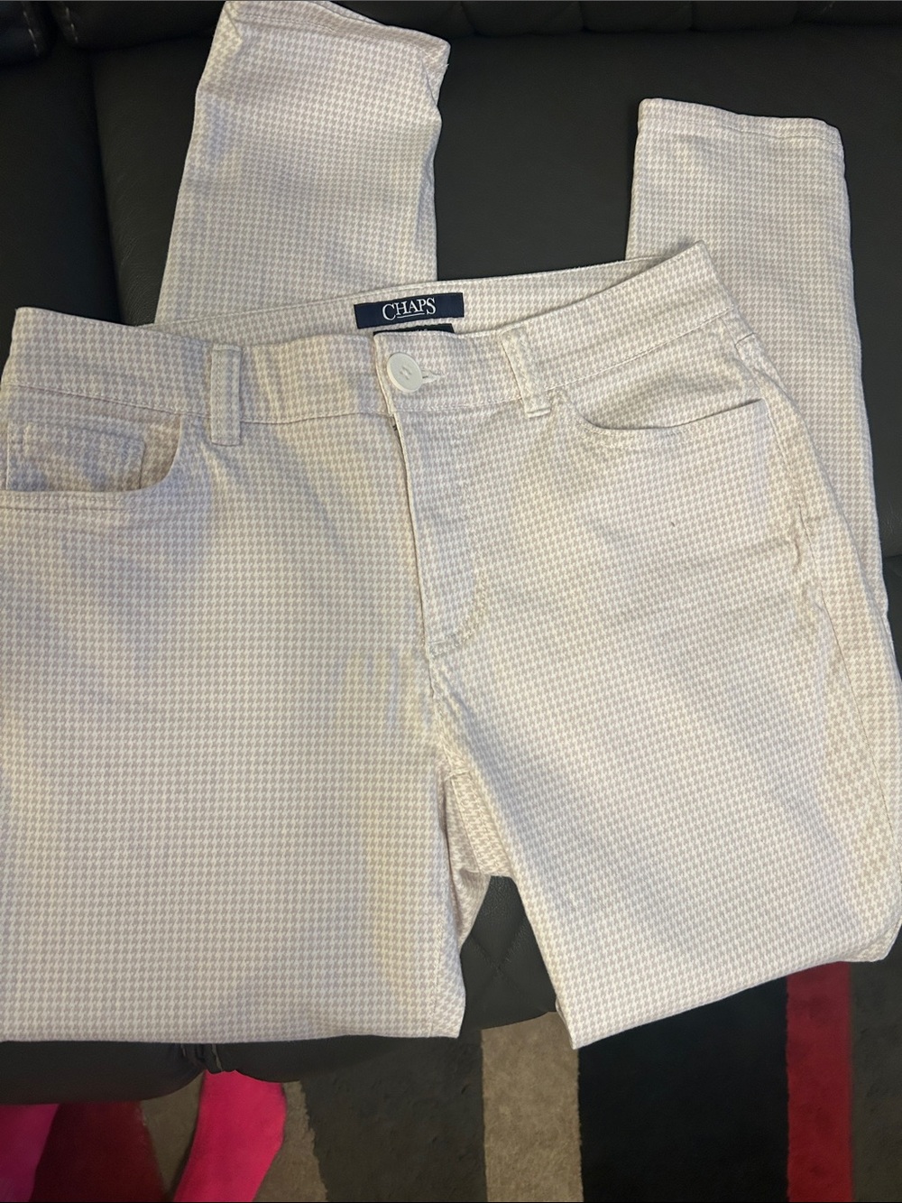 Chaps tan & cream houndstooth ankle pants